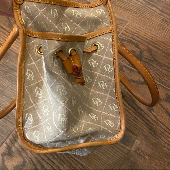 Dooney & Bourke signature logo shoulder/hand bag tan/ivory/pink medium 10x18 - Picture 9 of 16